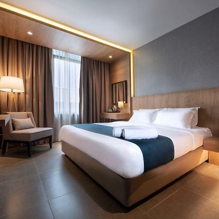 Orange Business Hotel Петалинг-Джая Экстерьер фото