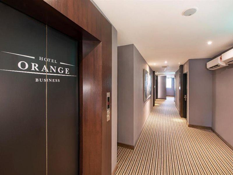 Orange Business Hotel Петалинг-Джая Экстерьер фото