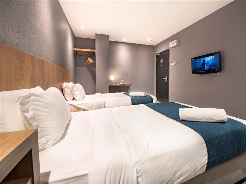Orange Business Hotel Петалинг-Джая Экстерьер фото