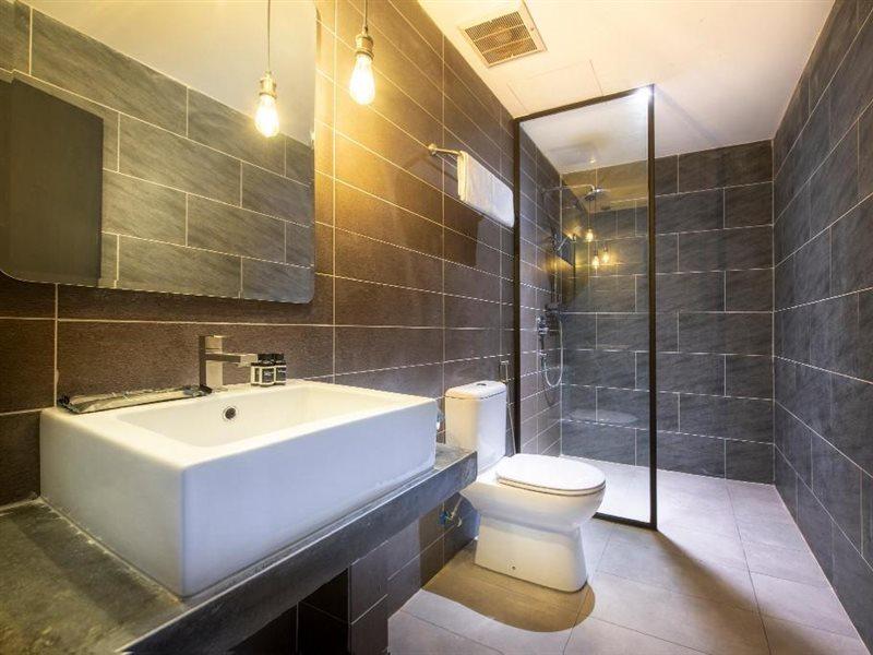 Orange Business Hotel Петалинг-Джая Экстерьер фото