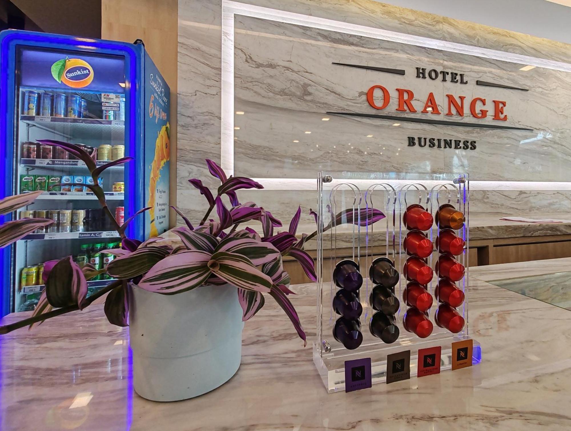 Orange Business Hotel Петалинг-Джая Экстерьер фото