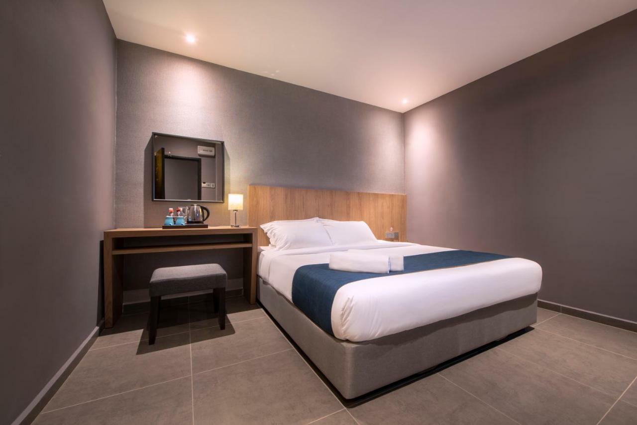 Orange Business Hotel Петалинг-Джая Экстерьер фото