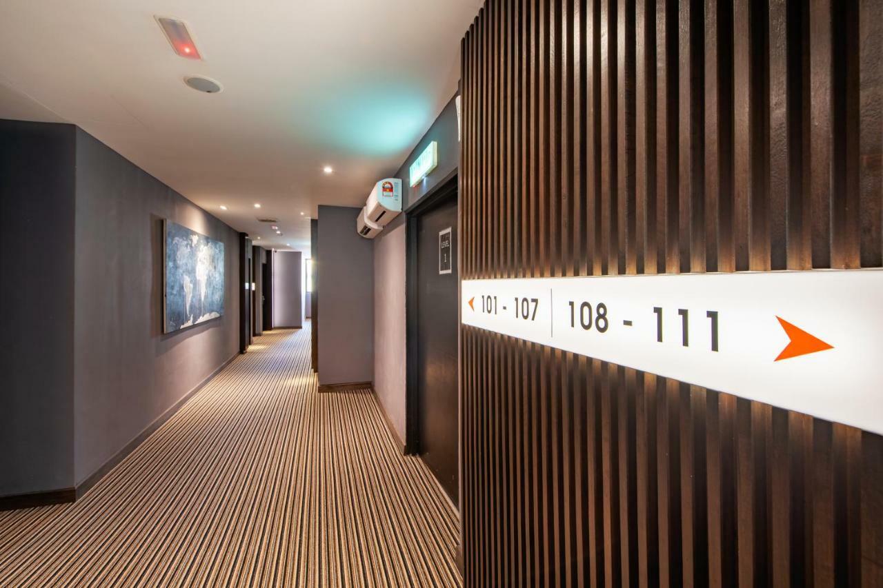 Orange Business Hotel Петалинг-Джая Экстерьер фото