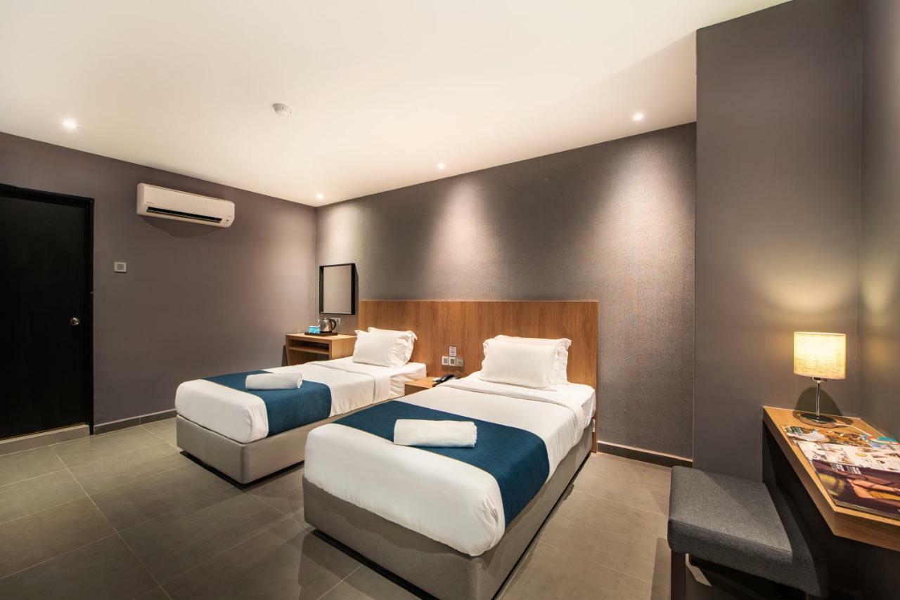 Orange Business Hotel Петалинг-Джая Экстерьер фото