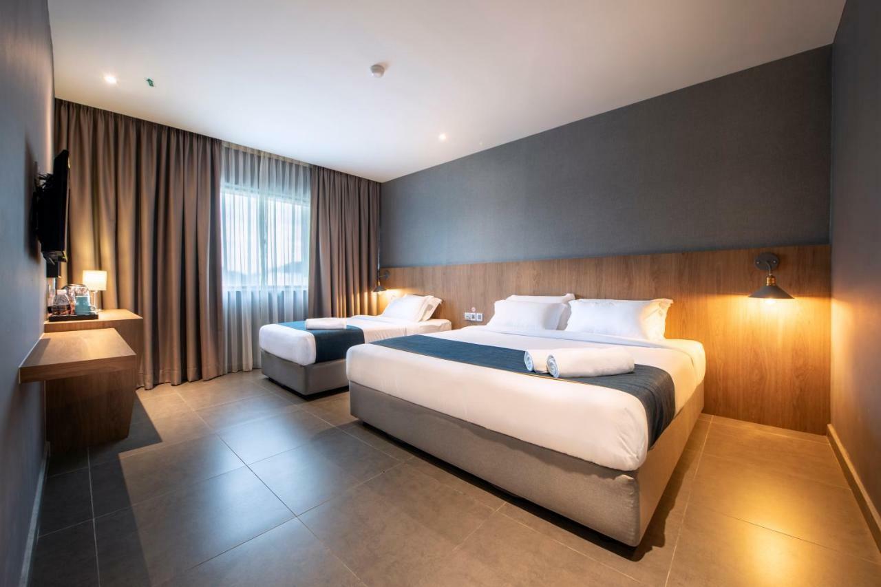 Orange Business Hotel Петалинг-Джая Экстерьер фото